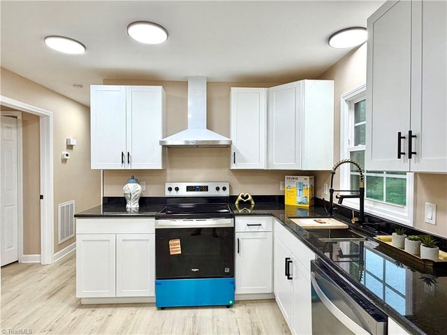 7362 Lansdowne Place, Thomasville, NC 27360