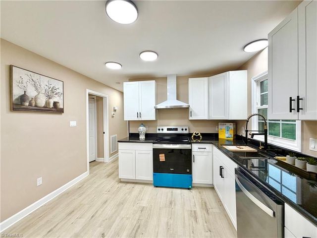 7362 Lansdowne Place, Thomasville, NC 27360