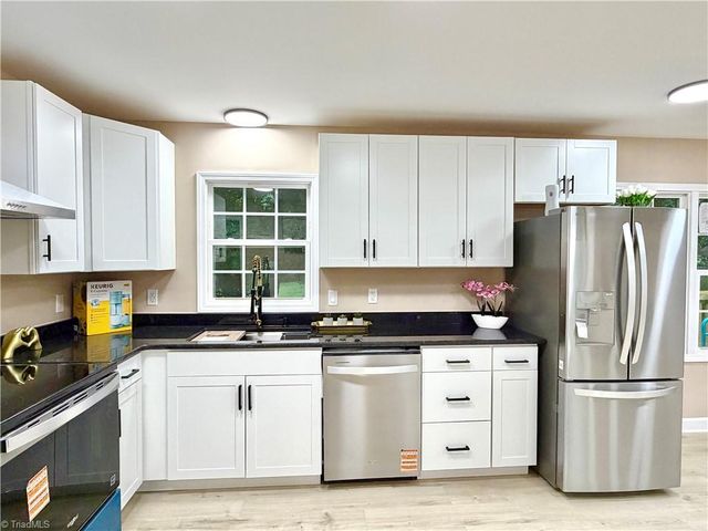 7362 Lansdowne Place, Thomasville, NC 27360