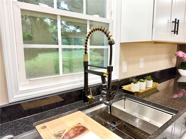 7362 Lansdowne Place, Thomasville, NC 27360