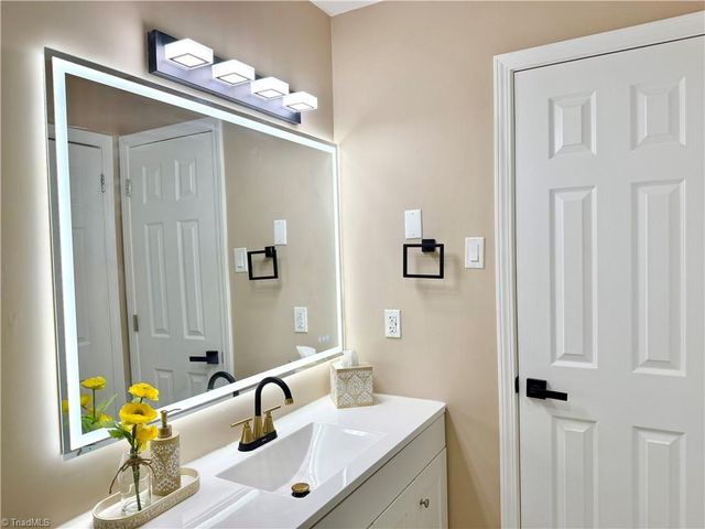7362 Lansdowne Place, Thomasville, NC 27360