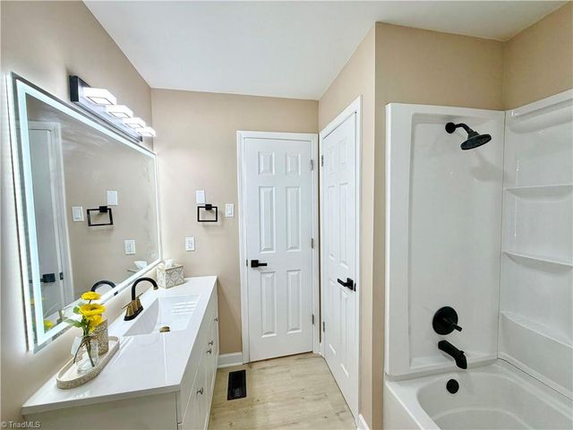 7362 Lansdowne Place, Thomasville, NC 27360