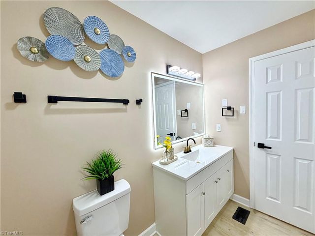 7362 Lansdowne Place, Thomasville, NC 27360