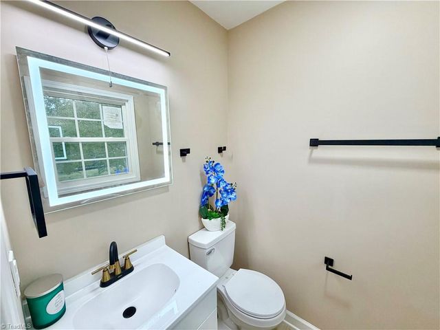 7362 Lansdowne Place, Thomasville, NC 27360