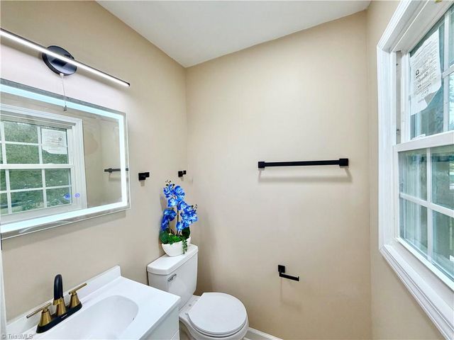 7362 Lansdowne Place, Thomasville, NC 27360