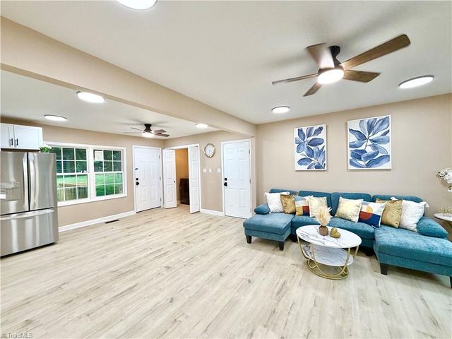 7362 Lansdowne Place, Thomasville, NC 27360