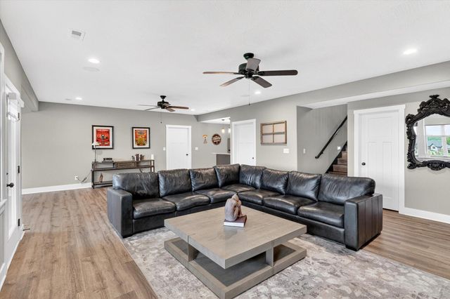 1632 W Gaslight Drive, Springfield, MO 65810