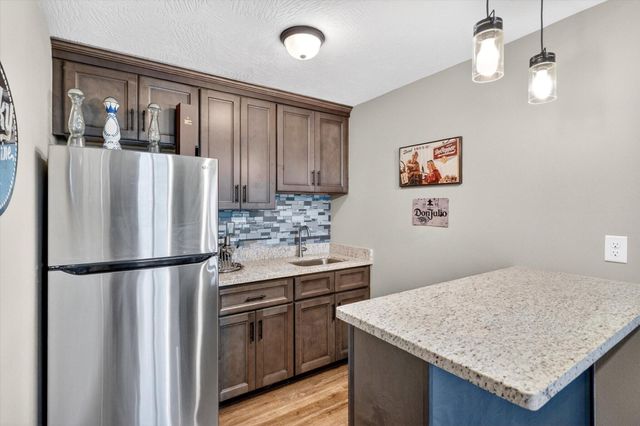 1632 W Gaslight Drive, Springfield, MO 65810