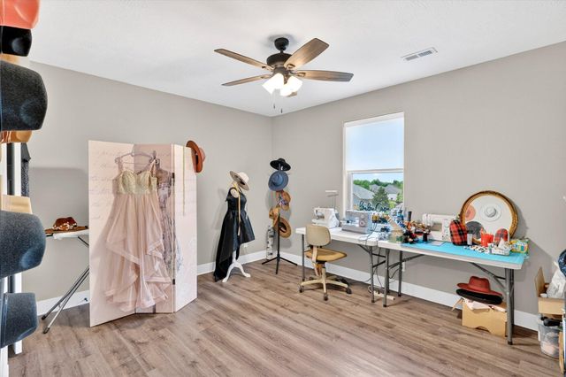 1632 W Gaslight Drive, Springfield, MO 65810
