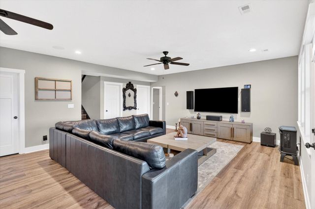 1632 W Gaslight Drive, Springfield, MO 65810