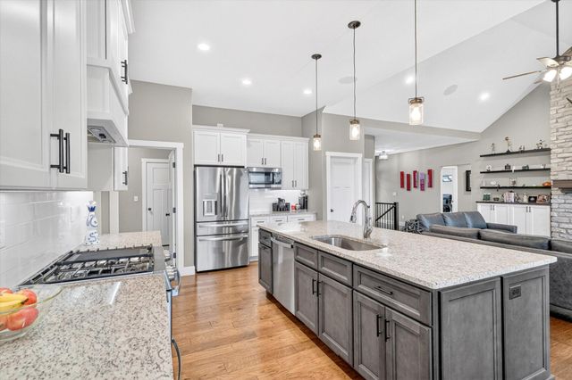 1632 W Gaslight Drive, Springfield, MO 65810