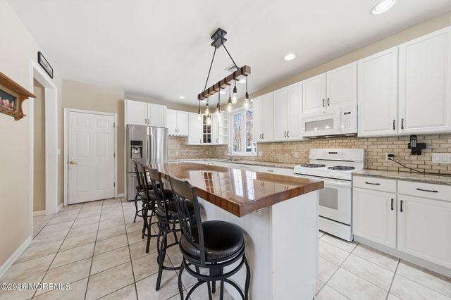 17 Amanda Lane, Howell, NJ 07731