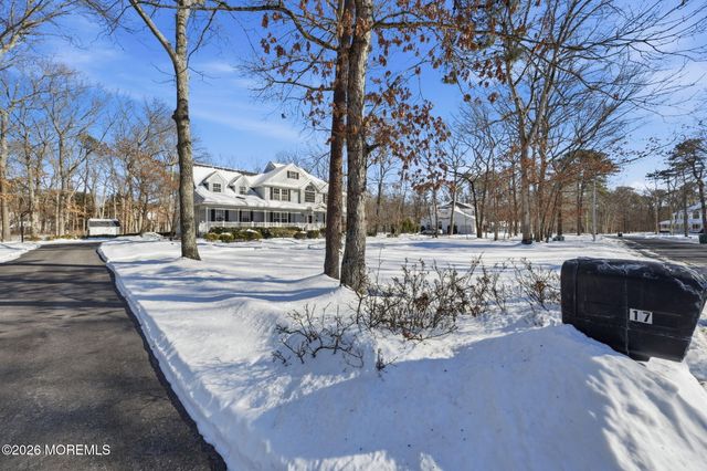 17 Amanda Lane, Howell, NJ 07731