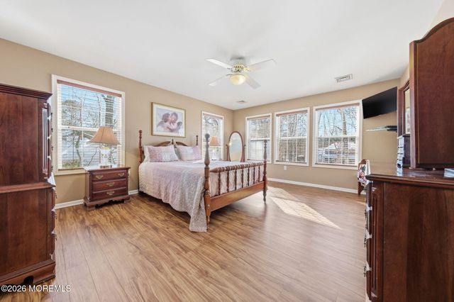 17 Amanda Lane, Howell, NJ 07731