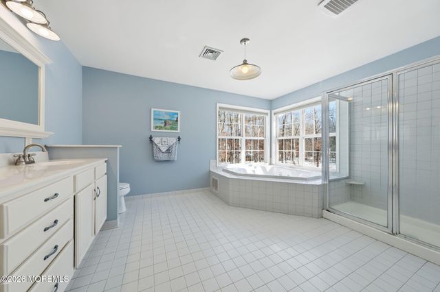 17 Amanda Lane, Howell, NJ 07731