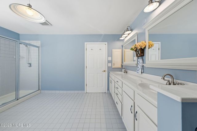 17 Amanda Lane, Howell, NJ 07731