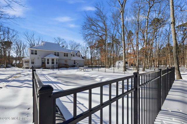 17 Amanda Lane, Howell, NJ 07731