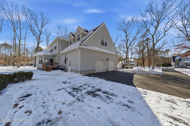 17 Amanda Lane, Howell, NJ 07731
