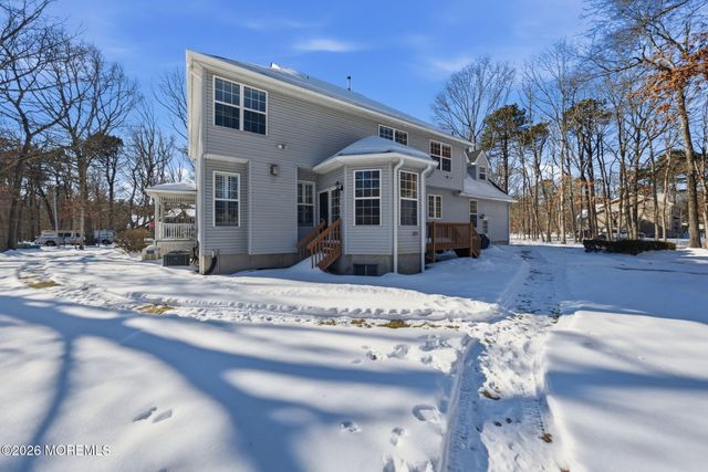 17 Amanda Lane, Howell, NJ 07731