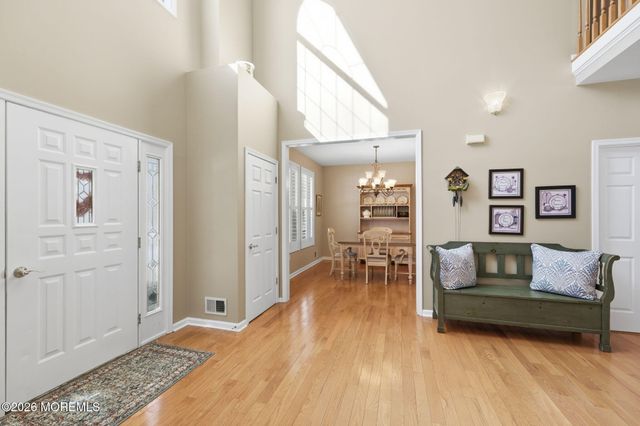 17 Amanda Lane, Howell, NJ 07731