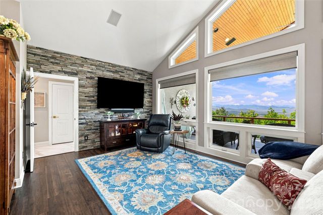 99 Distant View Drive 99, Asheville, NC 28803