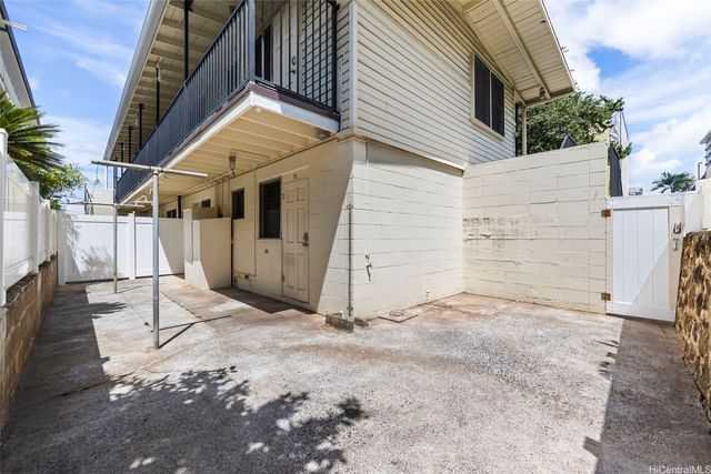 2730 Nakookoo Street, Honolulu, HI 96826