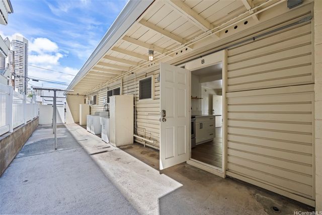 2730 Nakookoo Street, Honolulu, HI 96826