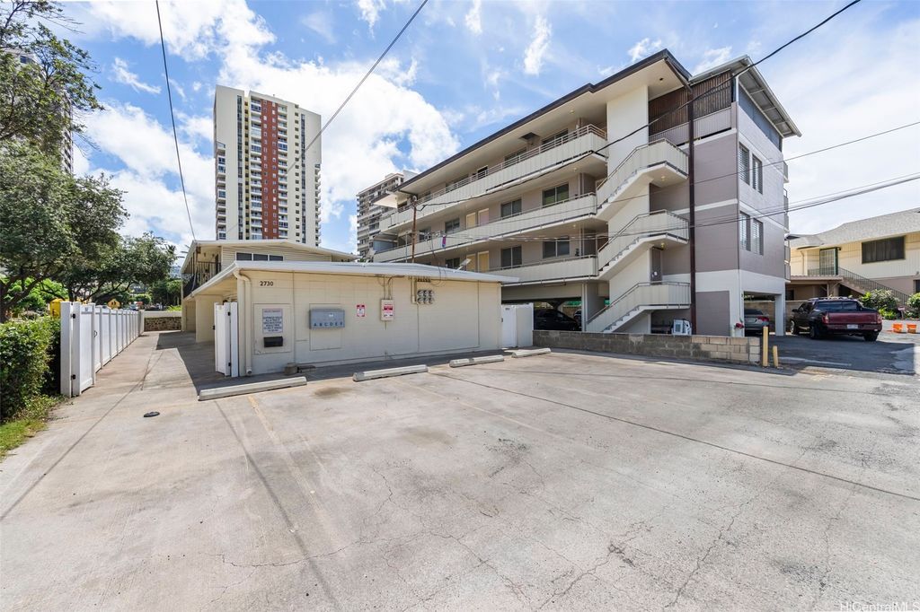 2730 Nakookoo Street, Honolulu, HI 96826