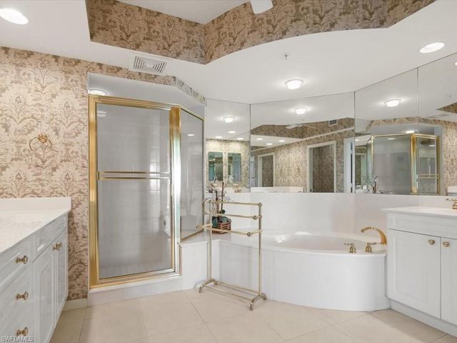 425 Cove Tower DR # 1601, Naples, FL 34110