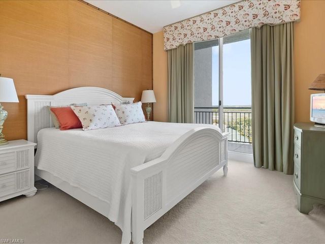 425 Cove Tower DR # 1601, Naples, FL 34110