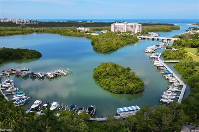 425 Cove Tower DR # 1601, Naples, FL 34110