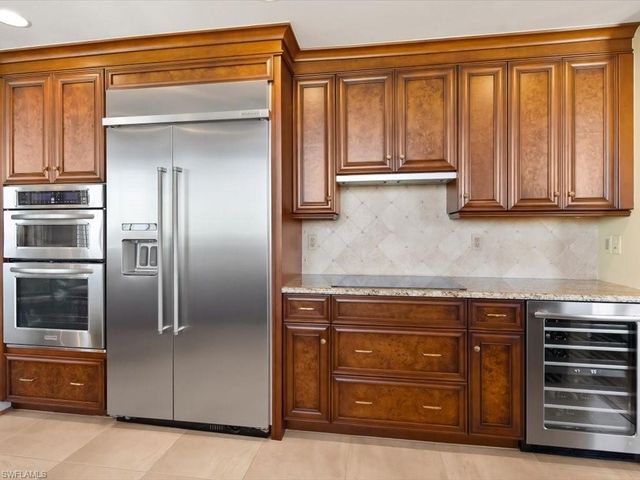 425 Cove Tower DR # 1601, Naples, FL 34110