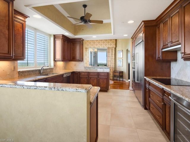 425 Cove Tower DR # 1601, Naples, FL 34110