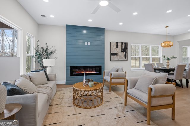 322 Oconee, Westminster, SC 29693