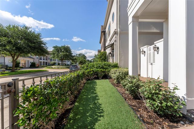 247 Green Boulevard, Shenandoah, TX 77384