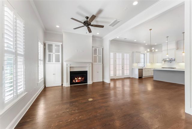 247 Green Boulevard, Shenandoah, TX 77384