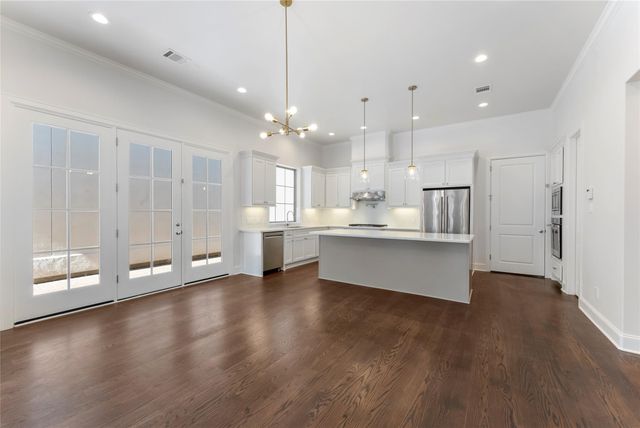 247 Green Boulevard, Shenandoah, TX 77384