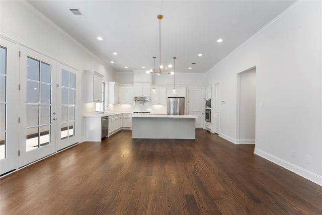 247 Green Boulevard, Shenandoah, TX 77384