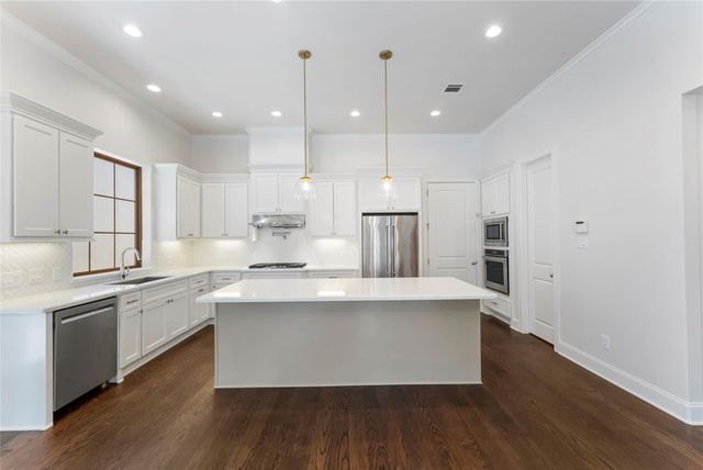 247 Green Boulevard, Shenandoah, TX 77384