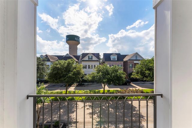 247 Green Boulevard, Shenandoah, TX 77384