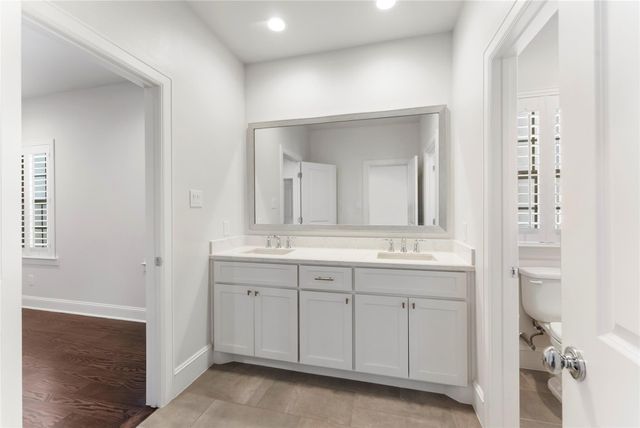 247 Green Boulevard, Shenandoah, TX 77384