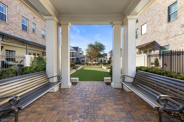 247 Green Boulevard, Shenandoah, TX 77384