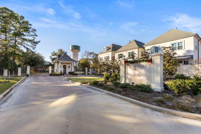247 Green Boulevard, Shenandoah, TX 77384