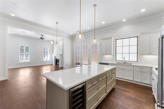 247 Green Boulevard, Shenandoah, TX 77384
