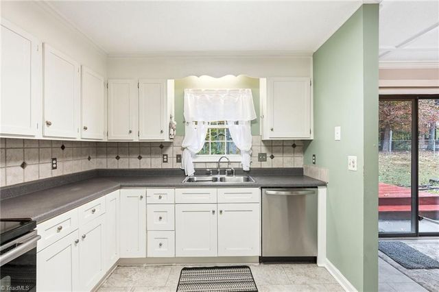 2104 BRICKHAVEN Drive, Greensboro, NC 27407