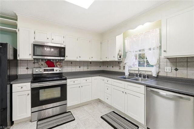 2104 BRICKHAVEN Drive, Greensboro, NC 27407