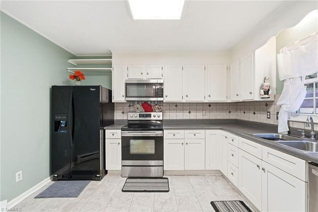 2104 BRICKHAVEN Drive, Greensboro, NC 27407