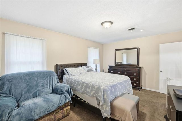 2104 BRICKHAVEN Drive, Greensboro, NC 27407