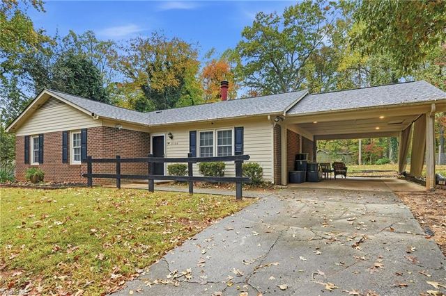 2104 BRICKHAVEN Drive, Greensboro, NC 27407