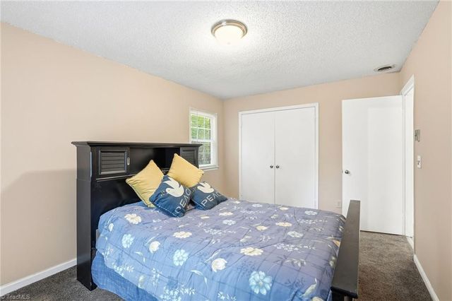 2104 BRICKHAVEN Drive, Greensboro, NC 27407